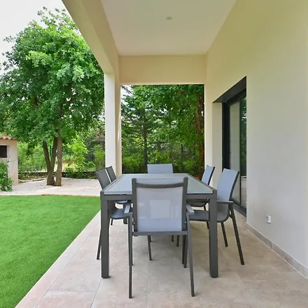Villa Neuve Climatisee, Avec Piscine - 15 Mn D'uzes Et Du Pont Du Gard *